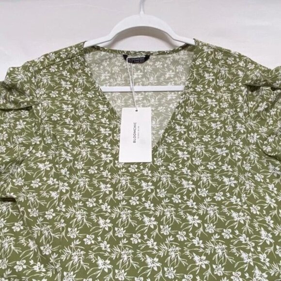 BloomChic Tie Front Floral V-Neck Blouse Women's Size 14-16 Sage Green Flowy NWT - Picture 12 of 12